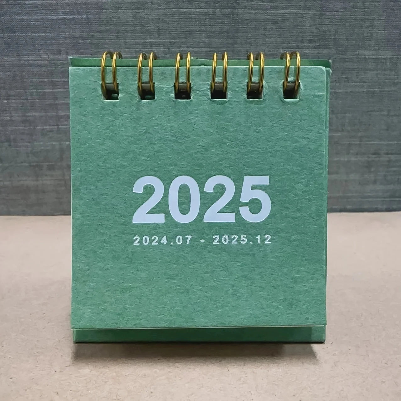Simple mini desk calendar 2025