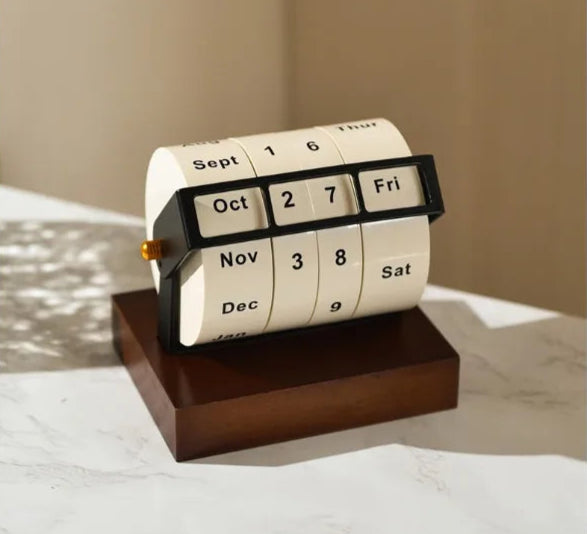Rotating perpetual wooden desk calendar