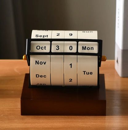 Rotating perpetual wooden desk calendar
