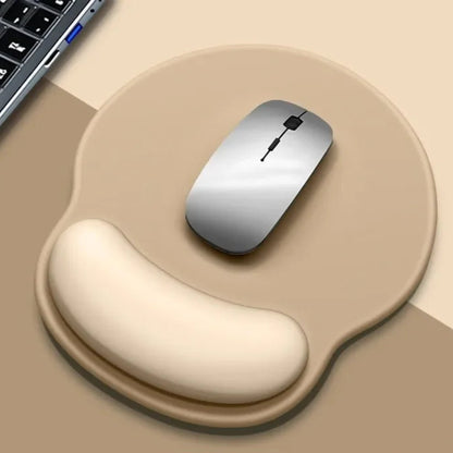 Ergonomic mouse pad with wrist rest