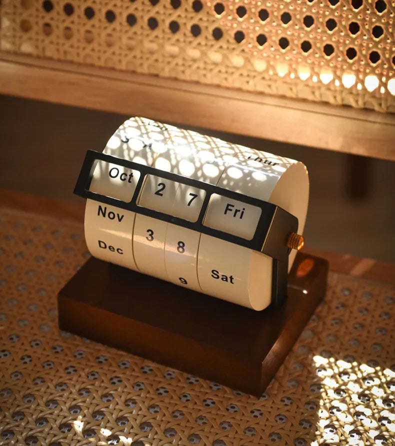 Rotating perpetual wooden desk calendar