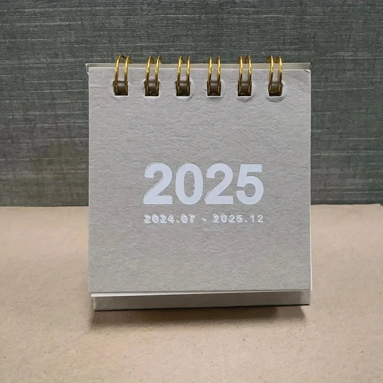 Simple mini desk calendar 2025