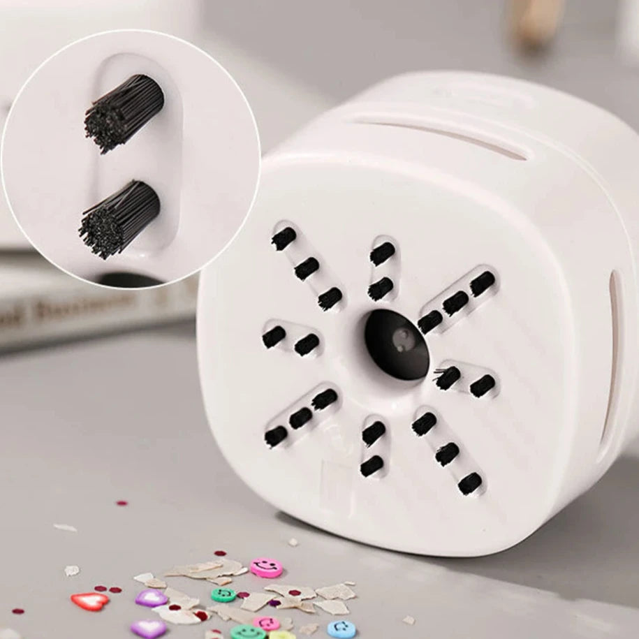 Mini desk vacuum cleaner